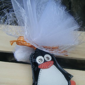 bomboniera con portachiavi pinguino