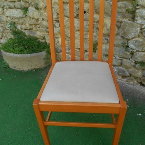 vecchia sedia in legno